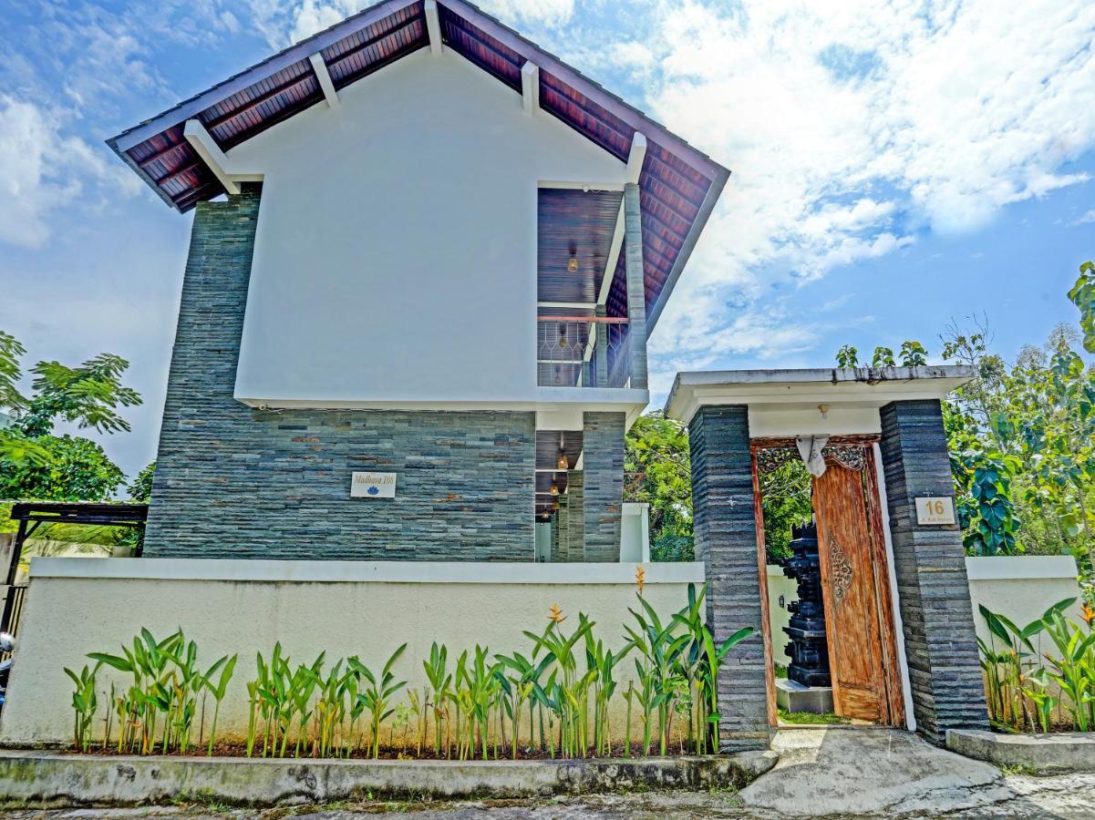 Oyo 91123 Madhava 108 Hotel Ungasan  Exterior photo